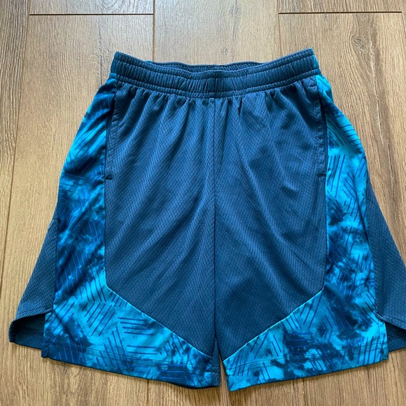 Boys athletic shorts size 6/7 - Picture 1 of 3
